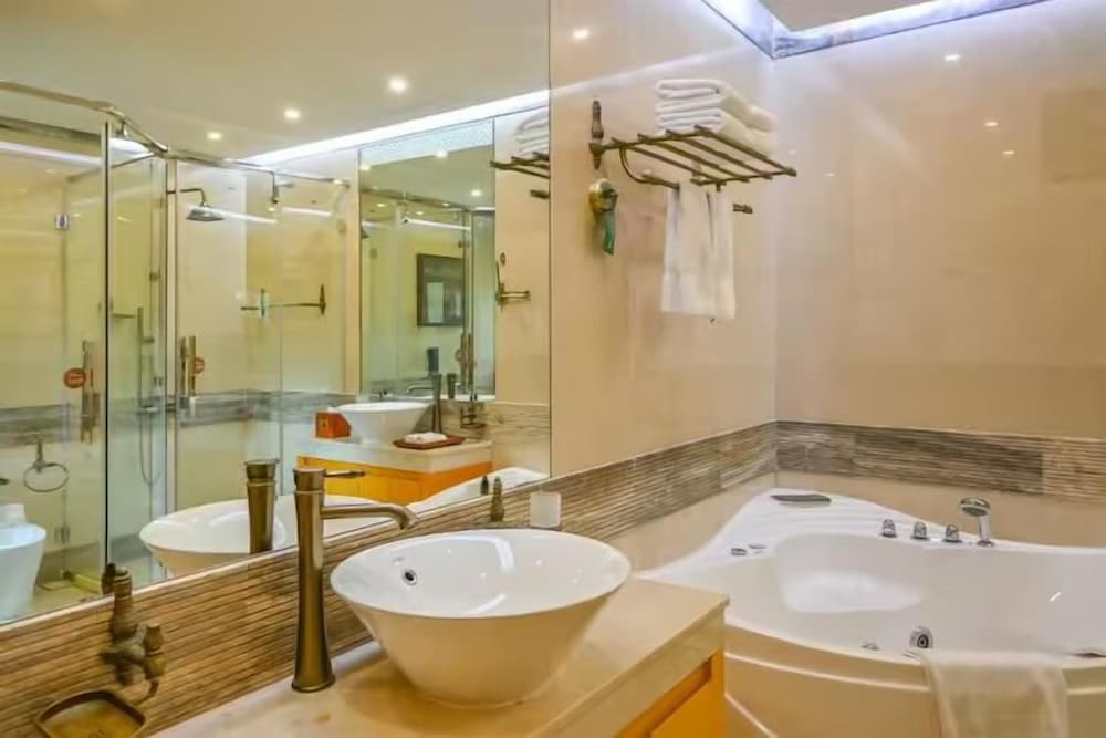 4 Rooms, Suite, 4 King Beds