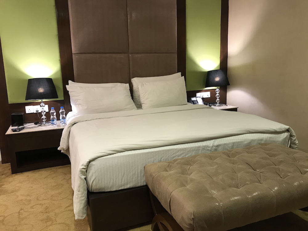 HOTEL LEVANA(FORMERLY BEST WESTERN PLUS LEVANA) 15/43