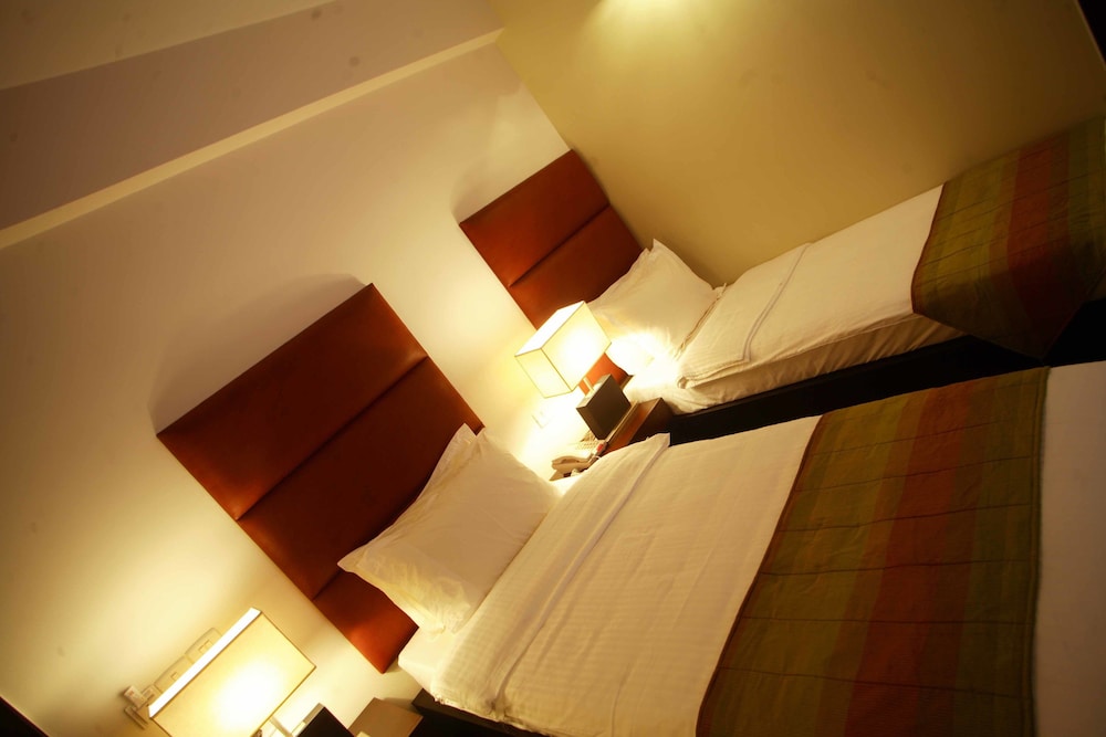 EXECUTIVE, TWIN BEDS