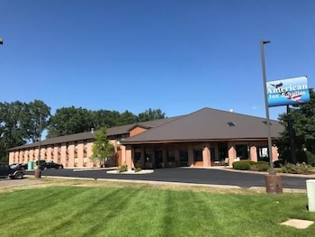 American Inn and Suites Ionia 3/47