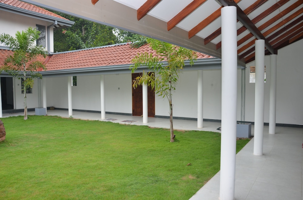 Anuhas Airport Villas 23/44
