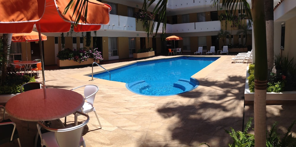 Azteca Inn Hotel 56/62