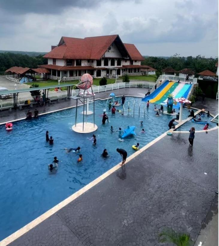 Savanna Hill Resort 11/17