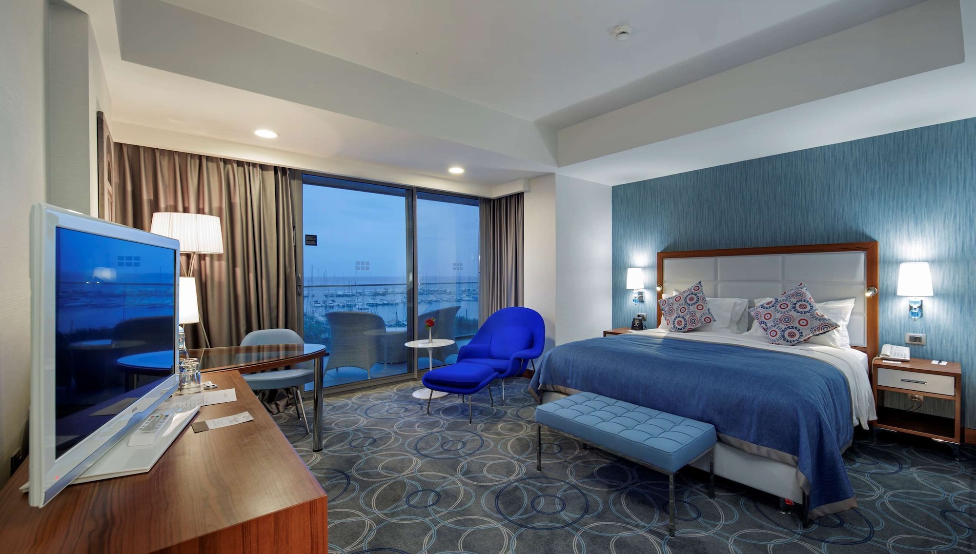 DELUXE, KING BED, MARINA VIEW