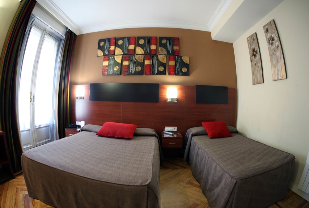 Hostal Abadia 38/50