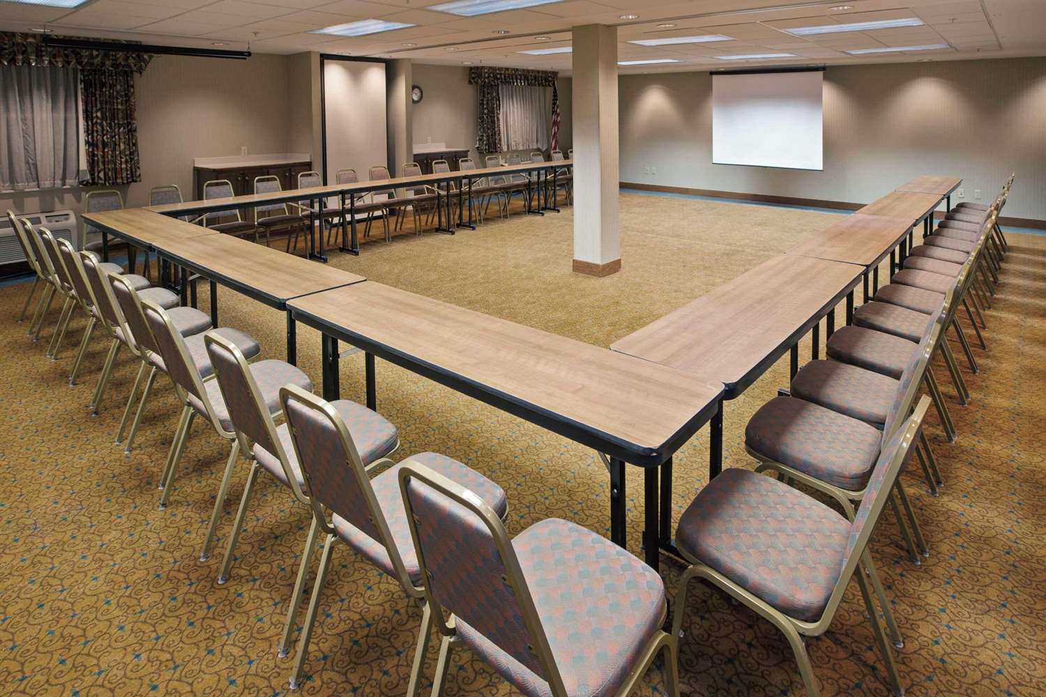 Country Inn & Suites By Radisson Lansing MI 39/42