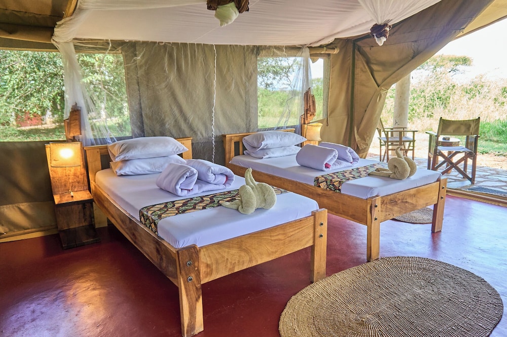 IKOMA TENTED CAMP 15/50