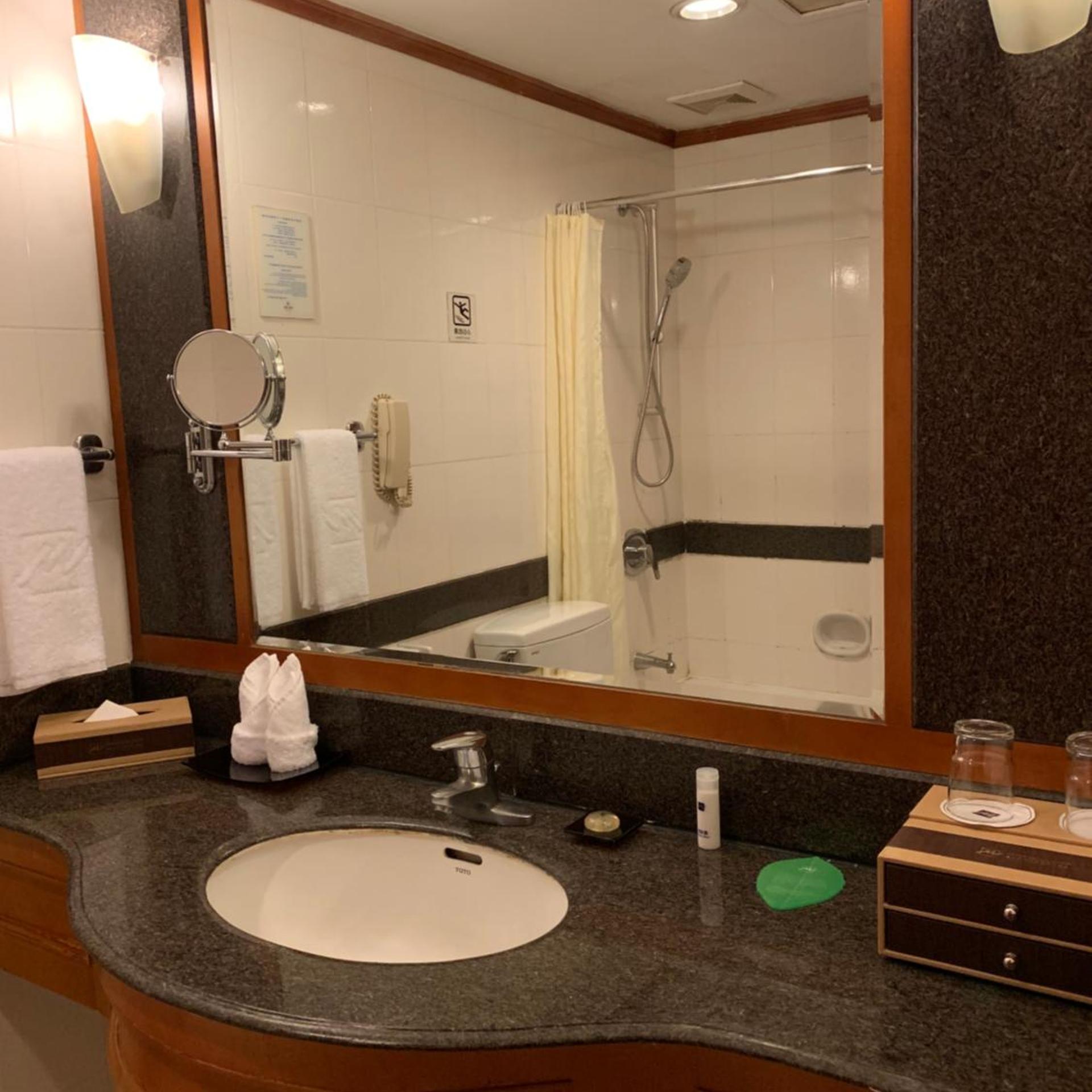 غرفة سوبيريور بسرير كينج بإطلالة على المدينة، Grand Metropark Hotel Liyuan Chongqing 5/5