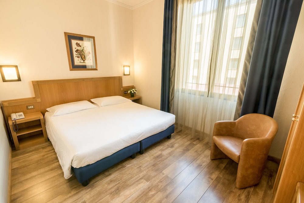 Room at FH 55 Grand Hotel Mediterraneo, FLORENCE