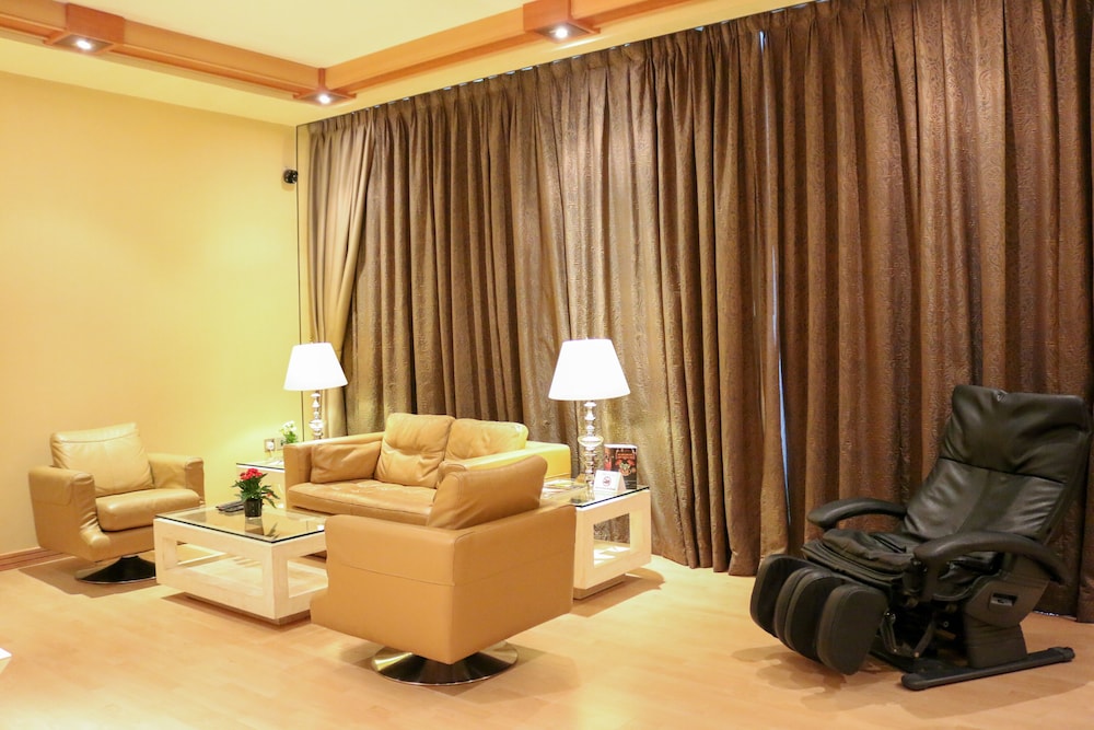 Elite Crystal Hotel 52/75