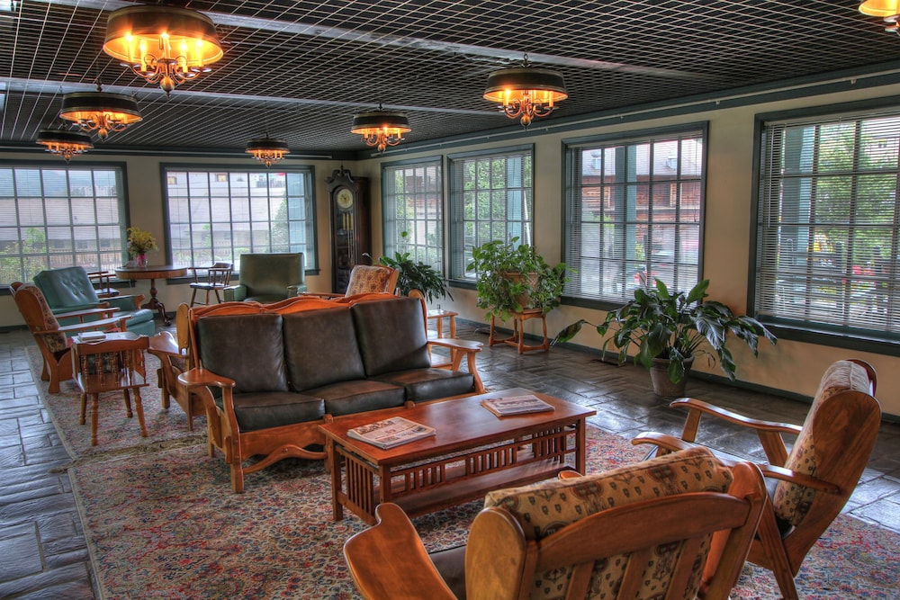The Historic Gatlinburg Inn 52/66