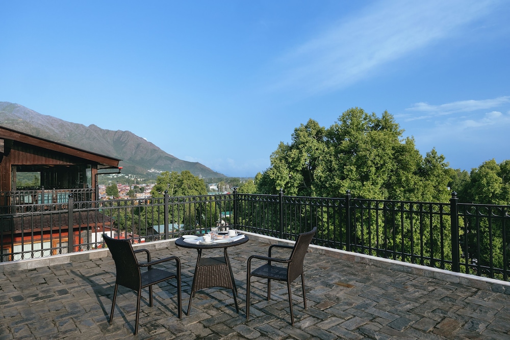 Golden Tulip Srinagar 35/48