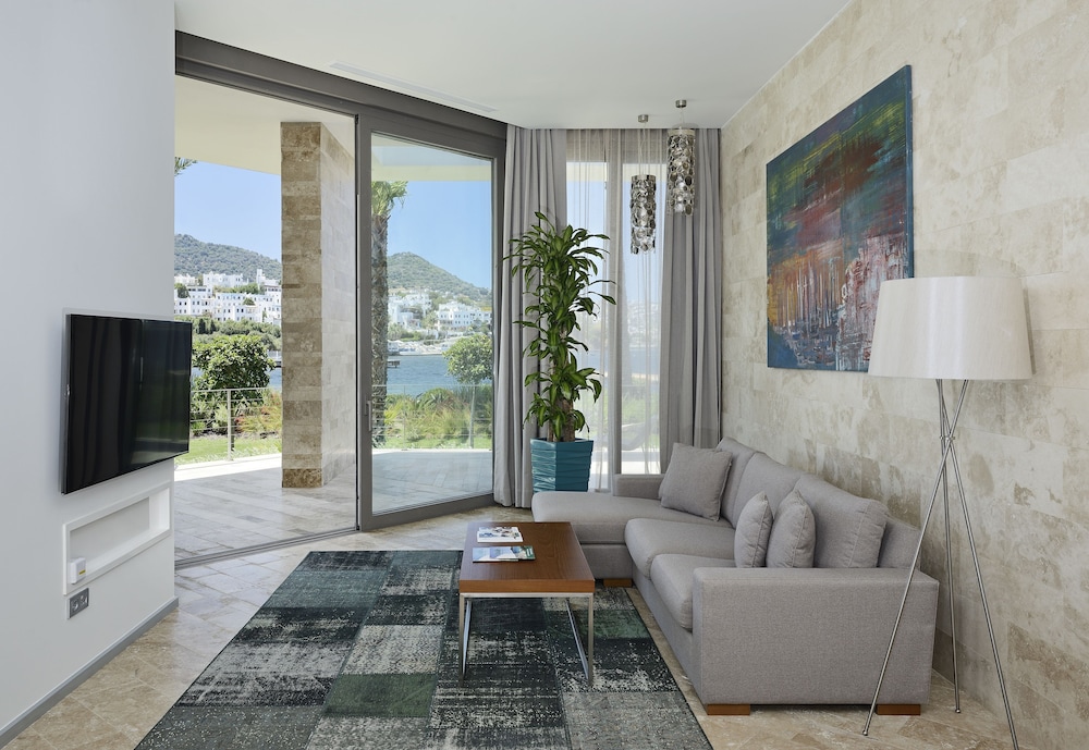Yalikavak Marina Hotel by Social Living Collection 50/65