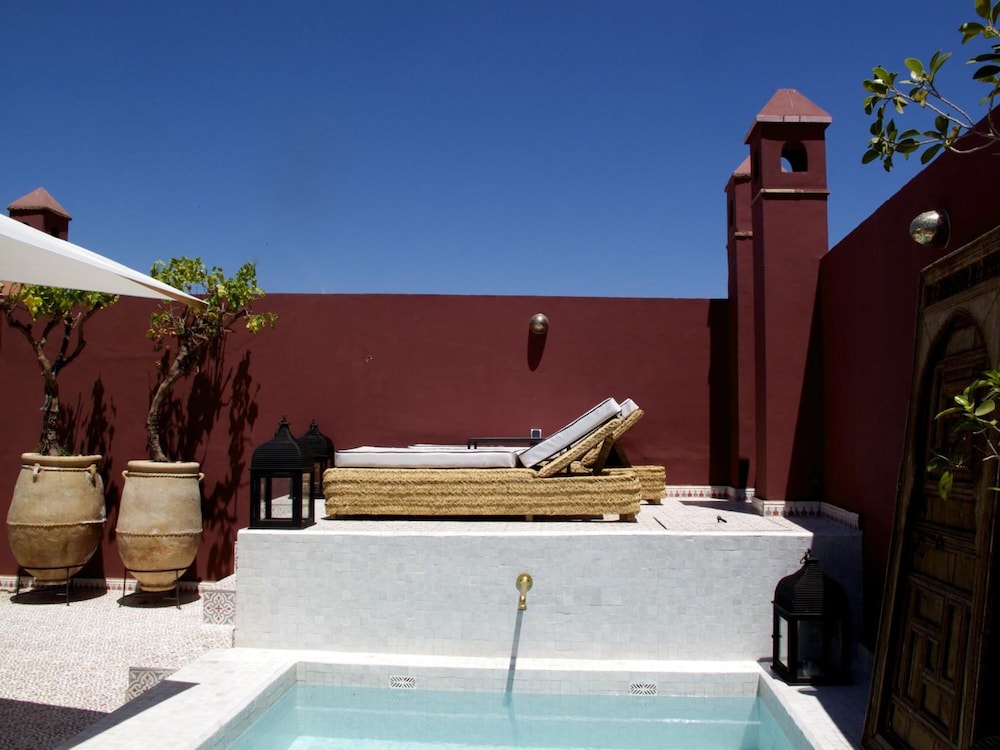 Riad Les Yeux Bleus 8/75