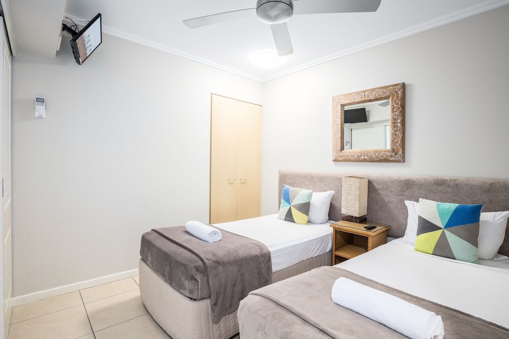 Rolling Surf Resort 14/78