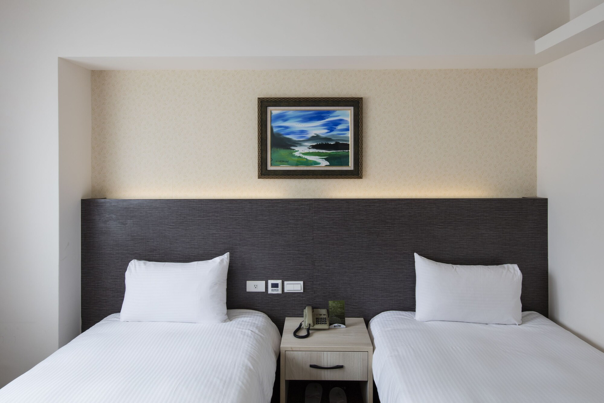 ROOM, TWIN BEDS