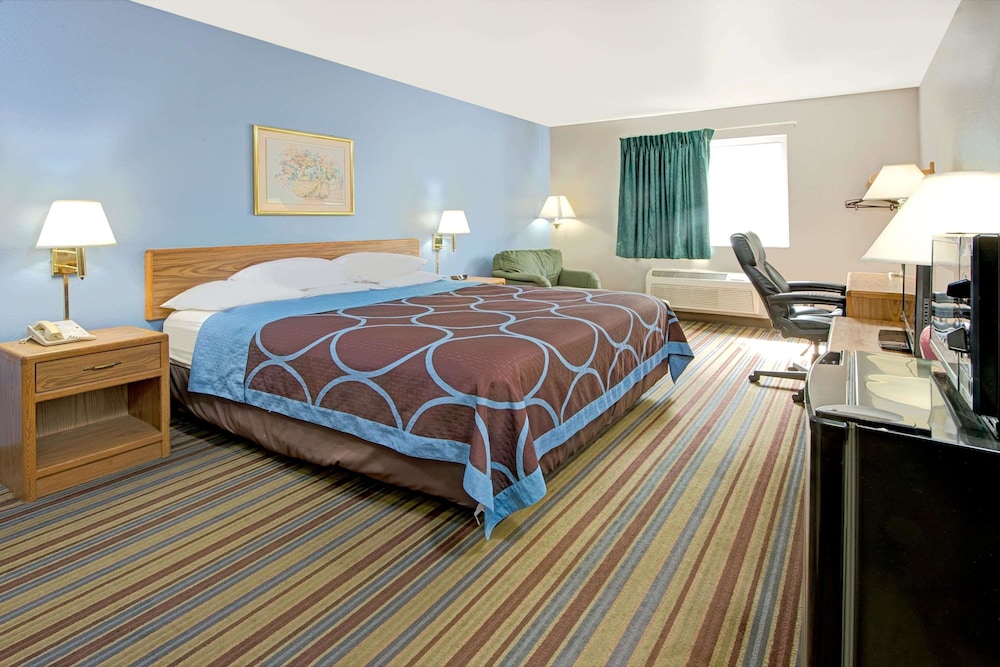Super 8 By Wyndham Pontoon Beach Il St Louis Mo Area 7/29