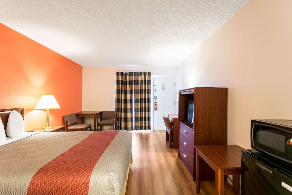 Motel6 Butte, MT - Historic City Center 24/59