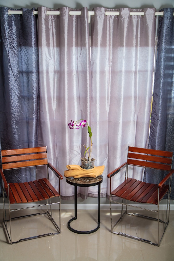 Skyview Manor Guest Apartments 30/50