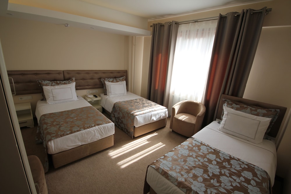ROOM, TRIPLE