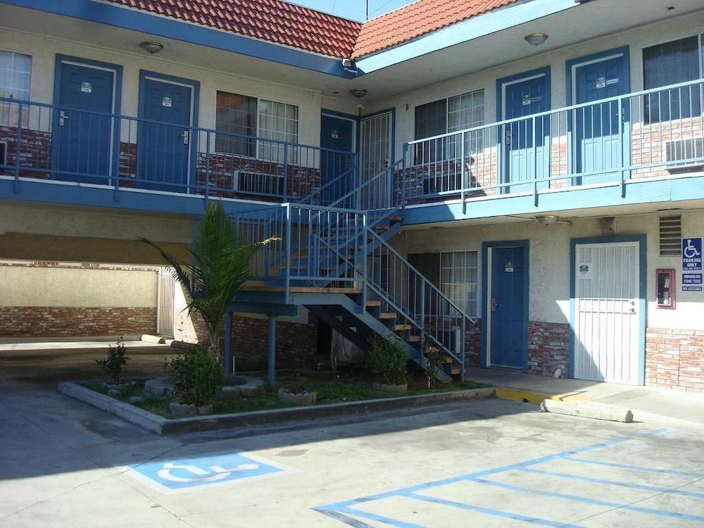 Scottish Inns Long Beach CA 16/26