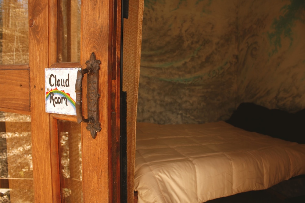 Lost River Hostel 5/50