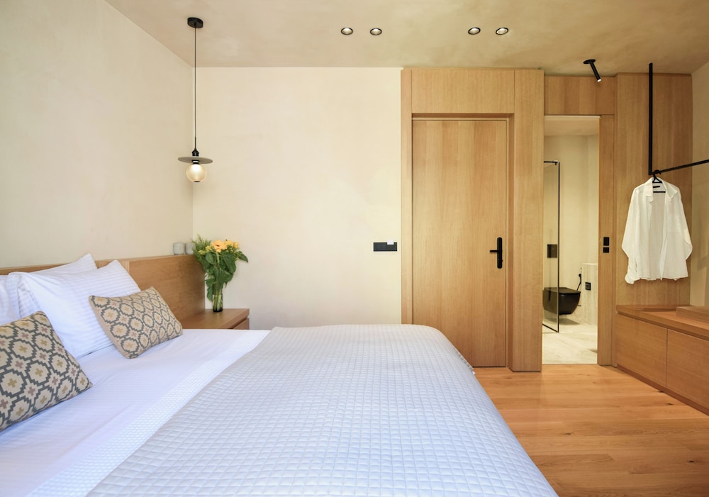Cozy, Suite, Double Bed, Old Town View, Balcony
