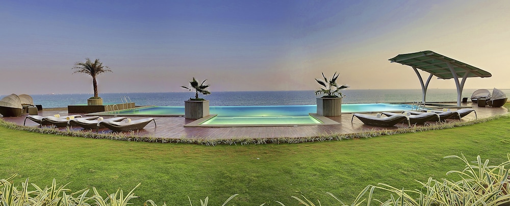 Novotel Visakhapatnam Varun Beach Hotel 72/75