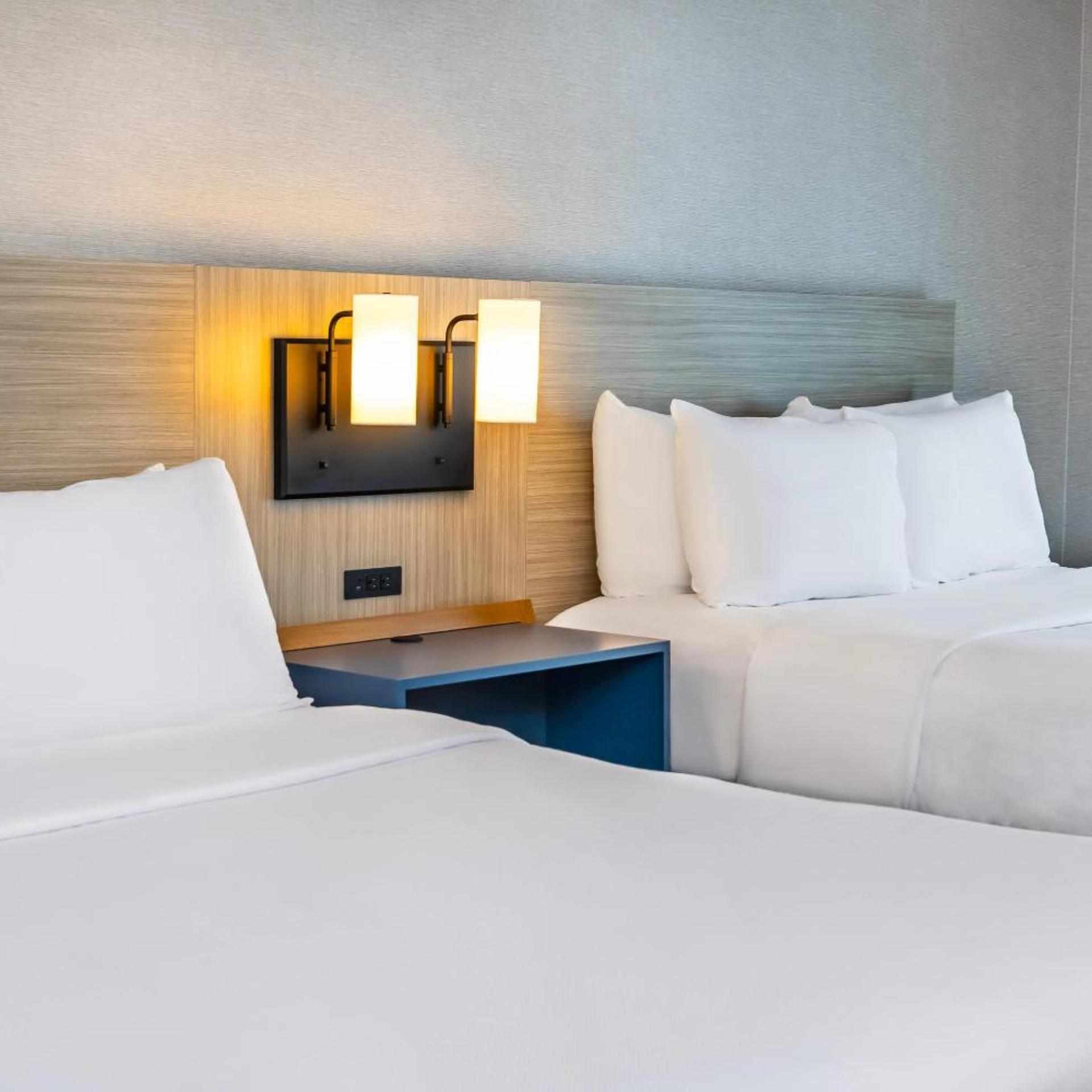 غرفة قياسية بسرير كينج وسريرين كوين، Comfort Inn Gatineau 5/9