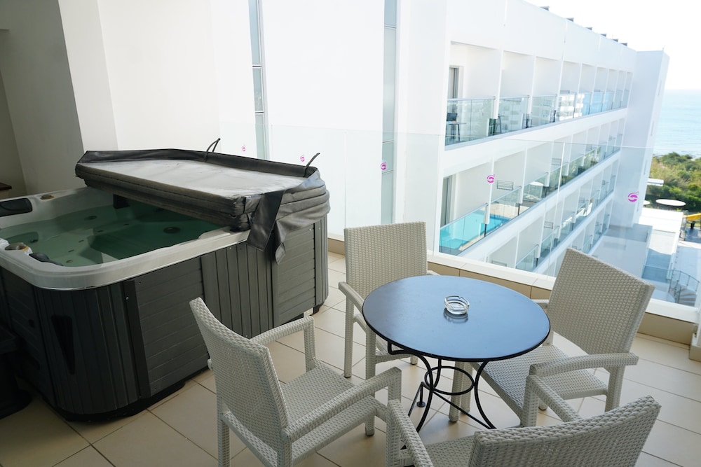 Napa Mermaid Hotel Suites 78/90