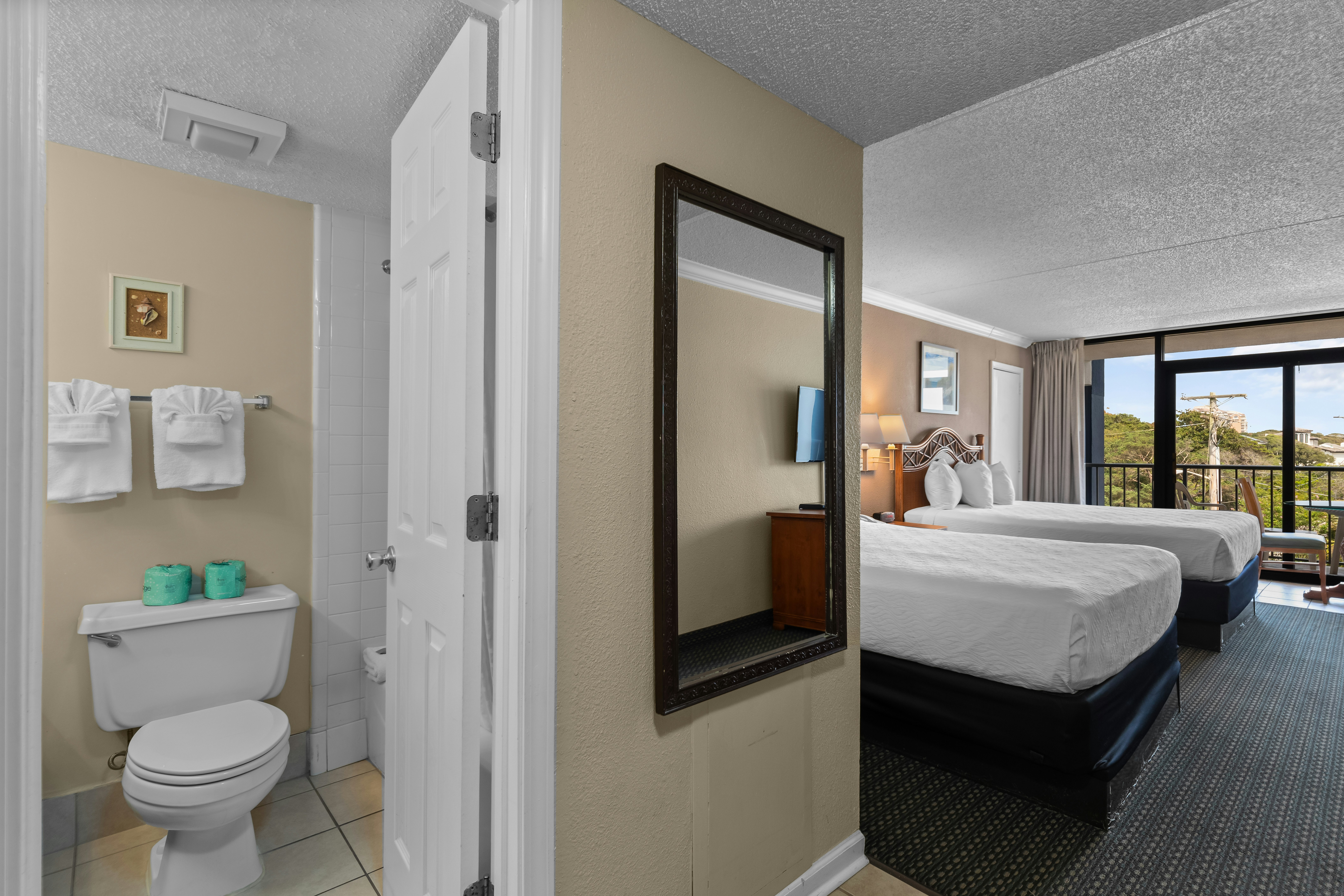 Grande Shores Ocean Resort 82/84