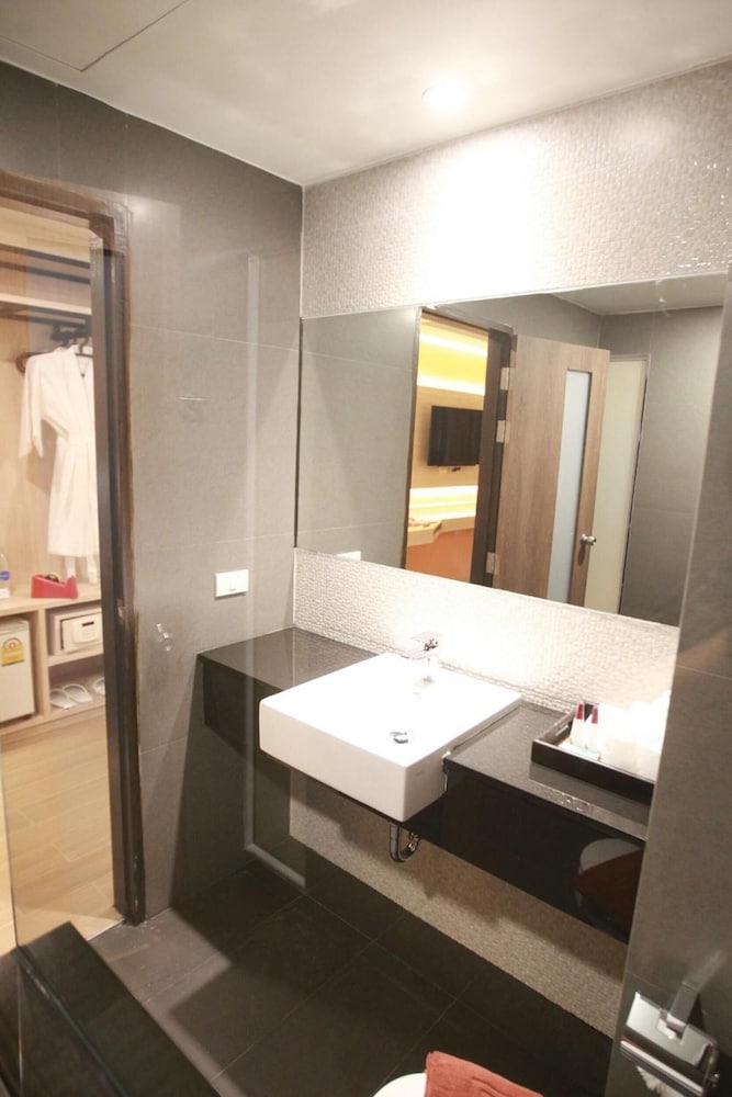 Levana Hotel 44/45