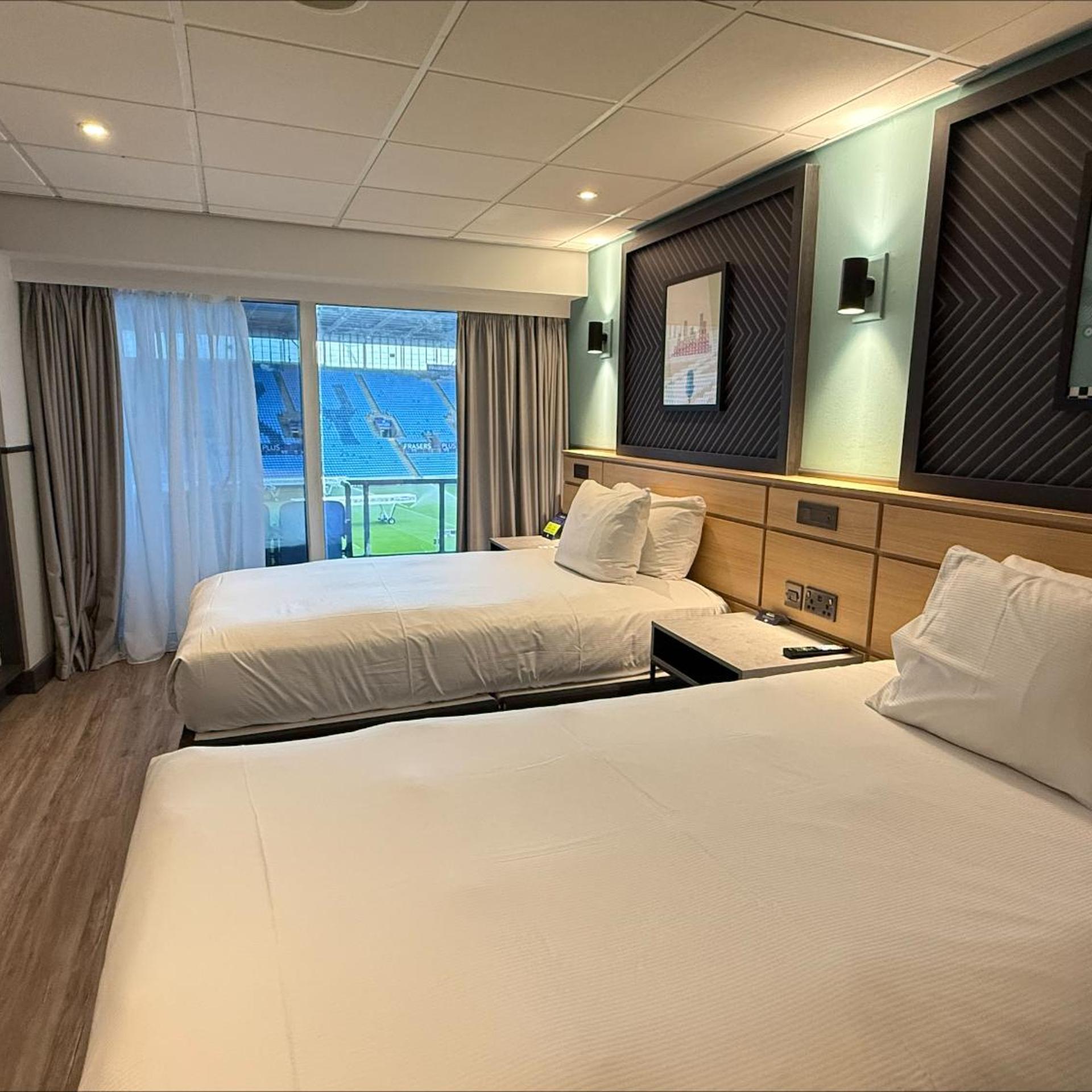 GUEST ROOM, TWIN BEDS, PITCH VIEW