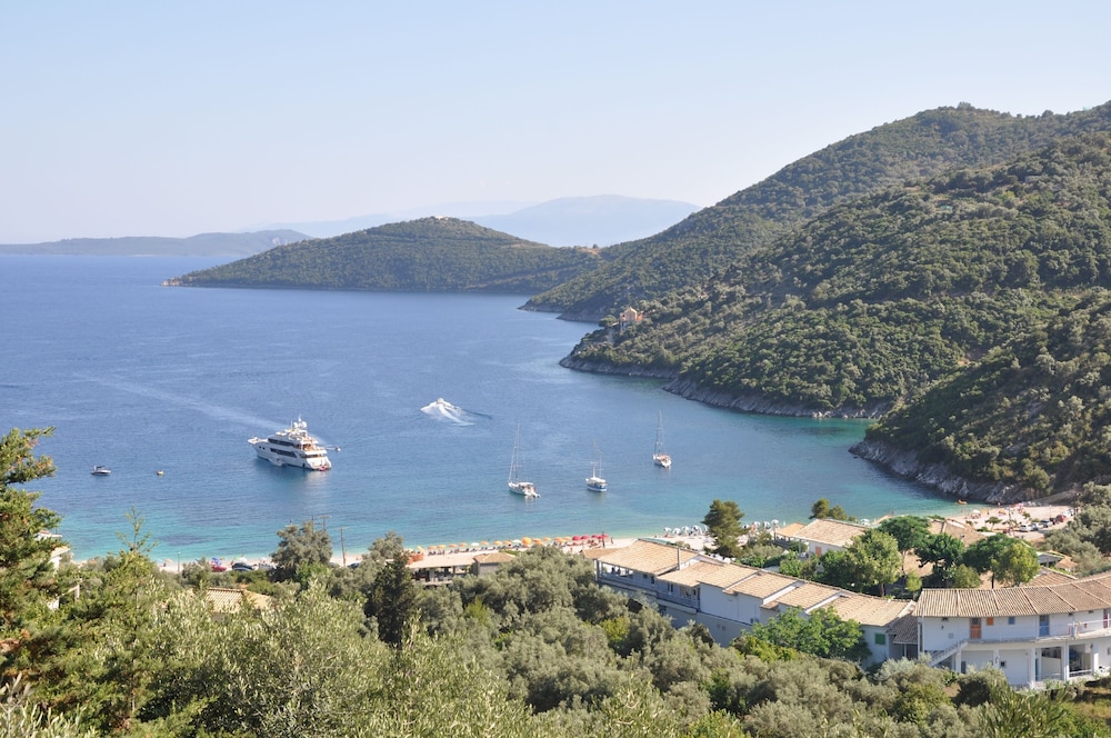 Rouda Bay Beach Hotel 46/50