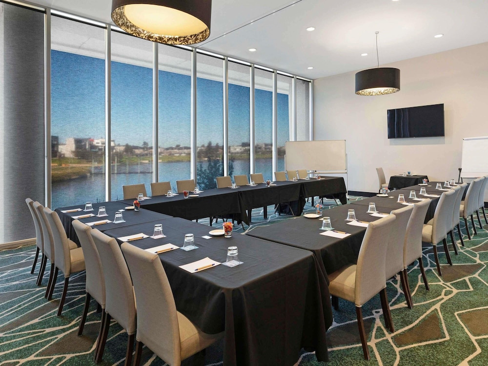 Mercure Melbourne Caroline Springs 40/48