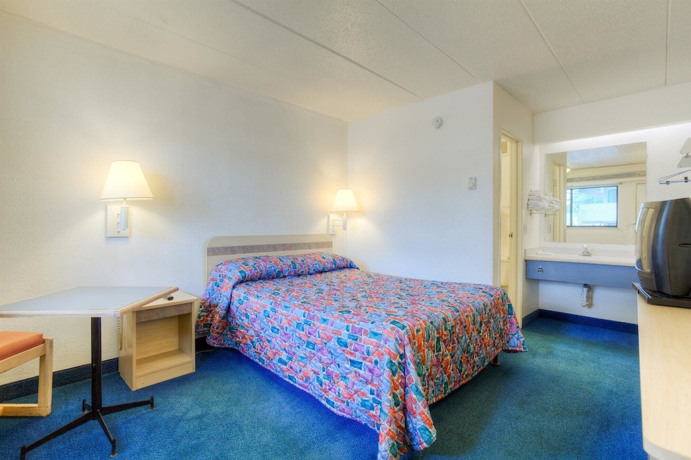 Motel6 Knoxville, TN - North 20/45