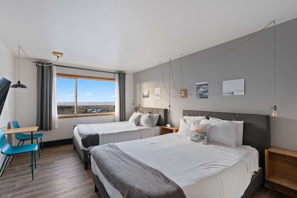 Adrift Hotel 18/50