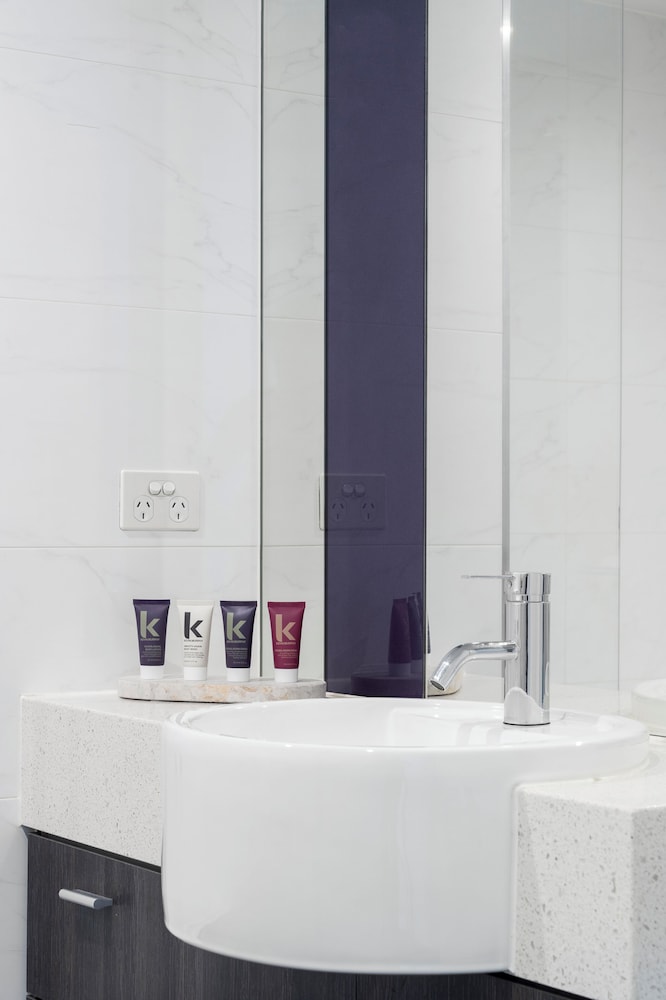 Tyrian Serviced Apartments 10/46