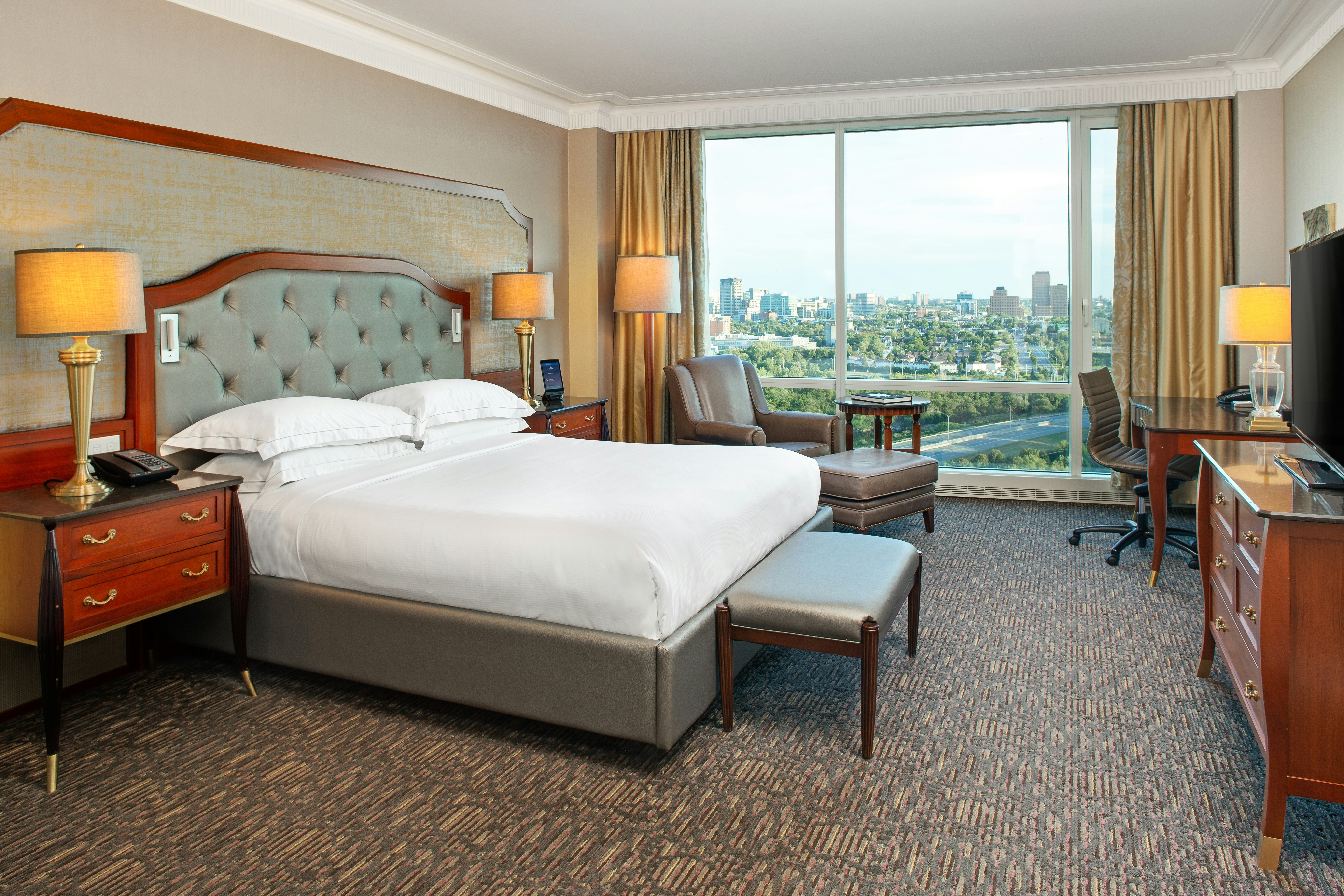 Room, King Bed, Lake View, Executive Level, Executive Lounge Access