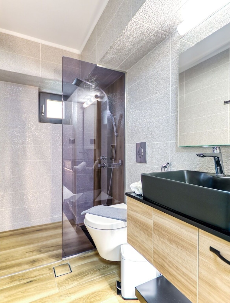 Sapphire Blue Suites 86/87