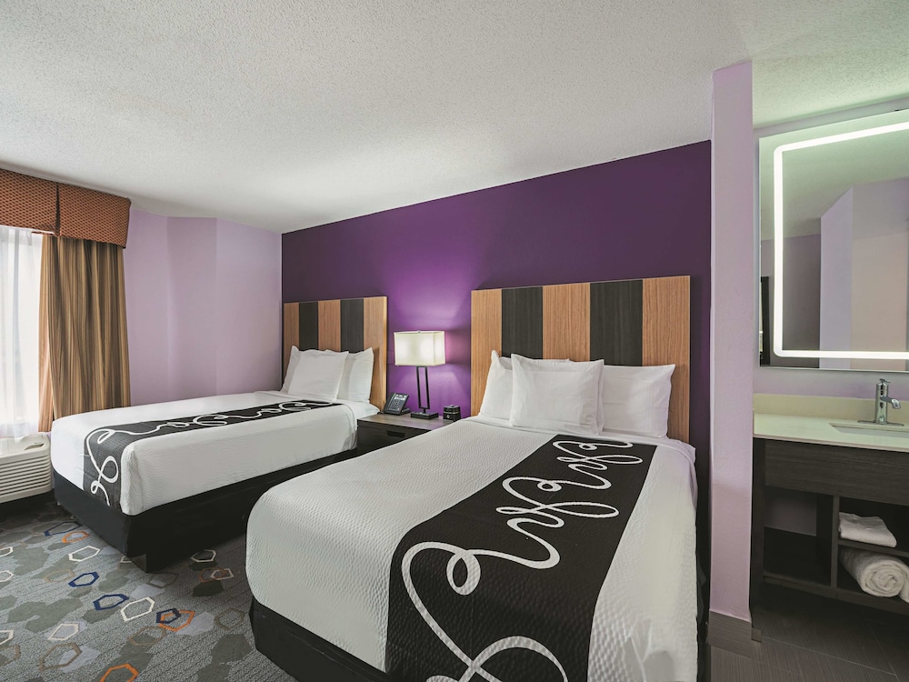 La Quinta Inn & Suites by Wyndham Minneapolis Northwest 19/39