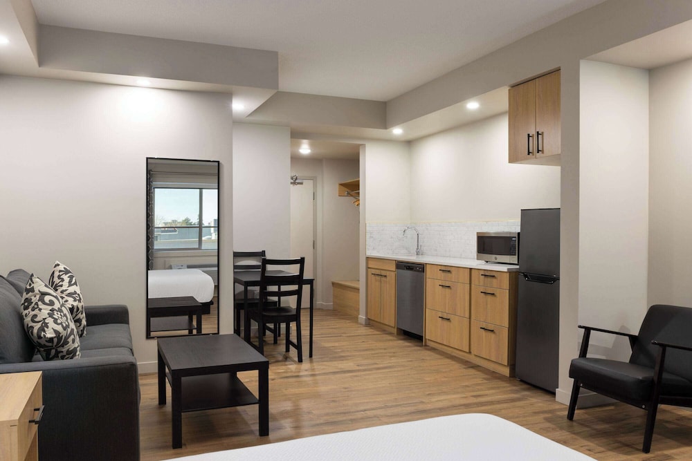Baymont by Wyndham West Edmonton 33/50