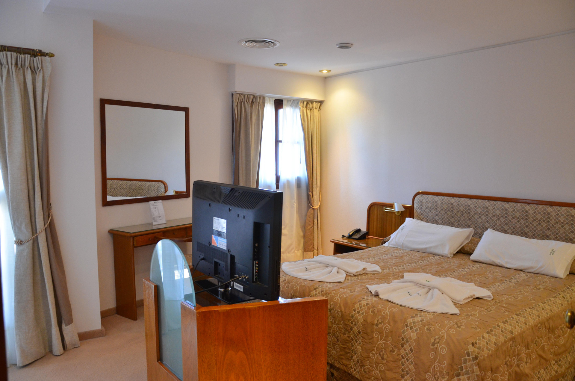 Master, Suite, Street View