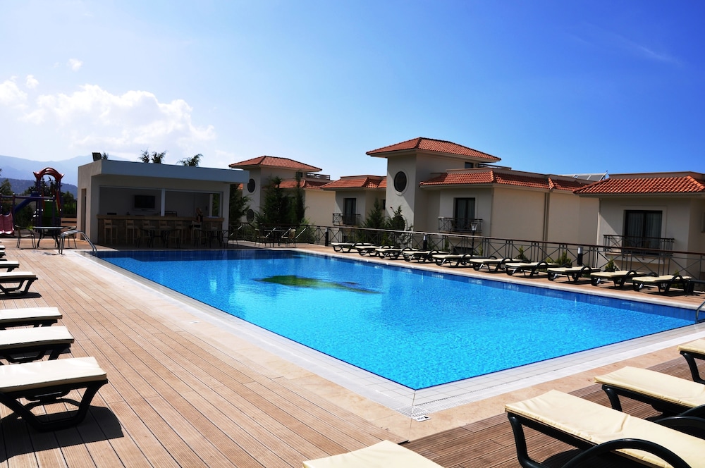 Korineum Golf & Beach Resort 32/33