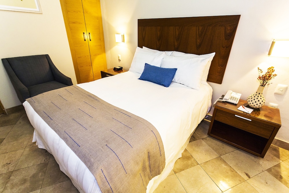 Hotel Parador de Alcalá 28/75