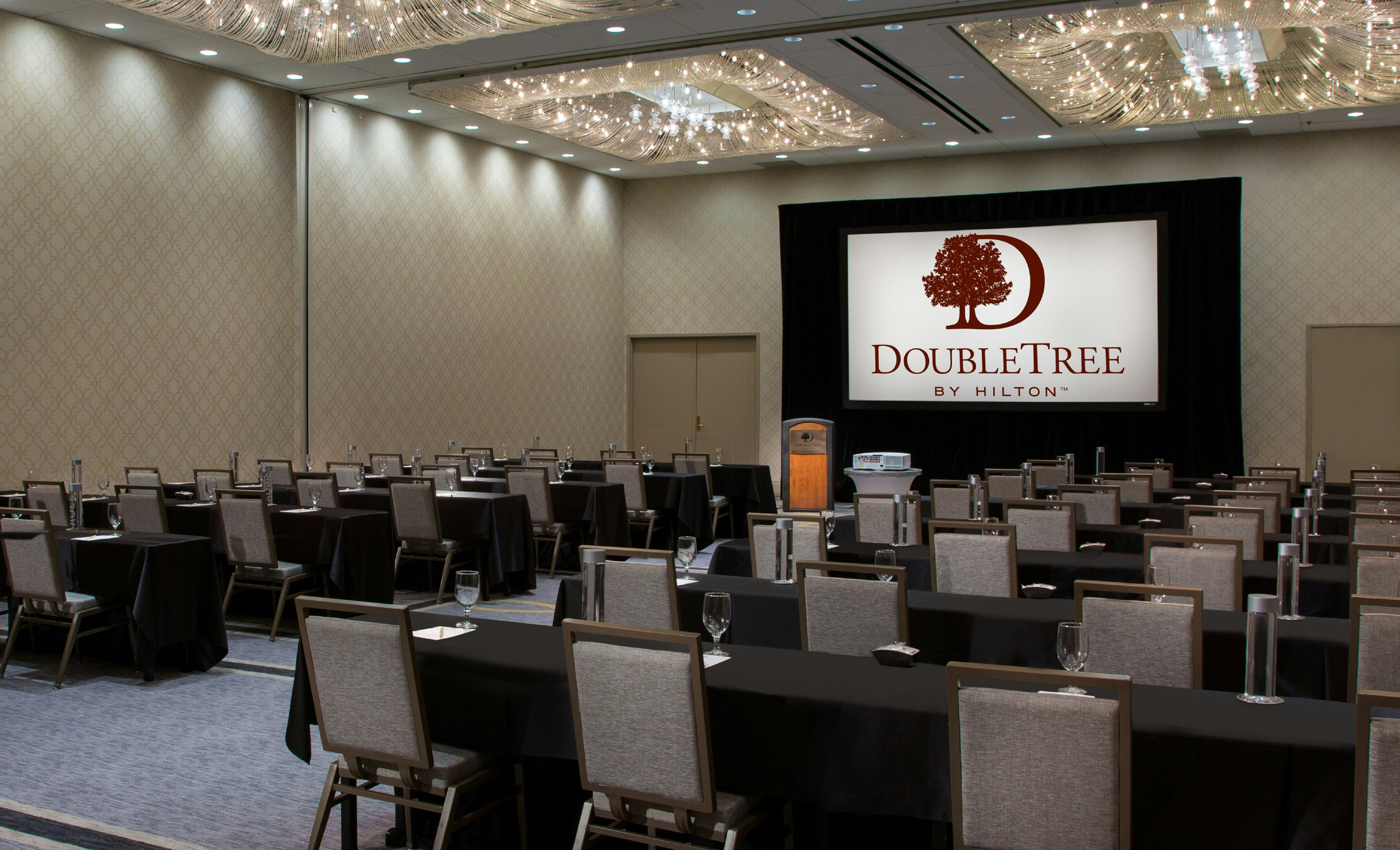 Doubletree By Hilton Chicago Oak Brook 25/32