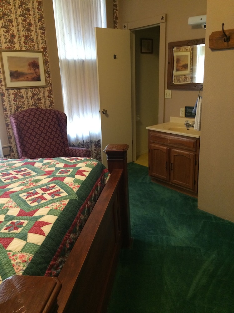 The Courtland Hotel and Day Spa 29/76