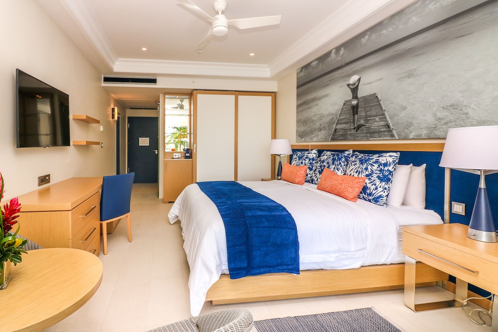 Harbor Club St Lucia, Curio Collection by Hilton 24/58