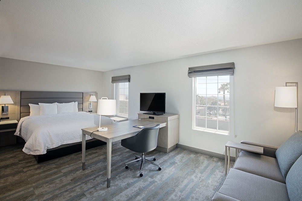 Hampton Inn and Suites Hermosa Beach 23/43