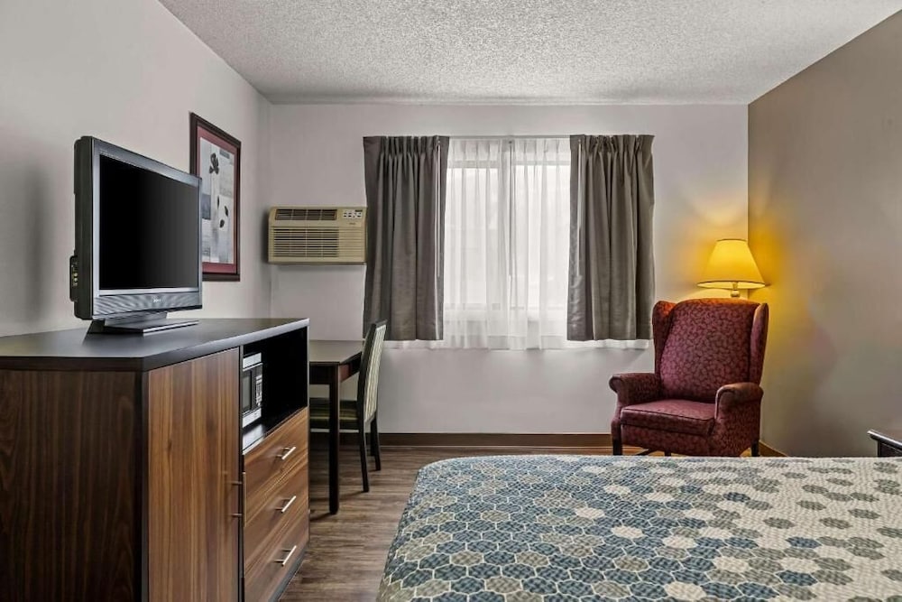 غرفة تنفيذية بسرير كينج، Airport FairBridge Inn Express Billings Downtown 6/9